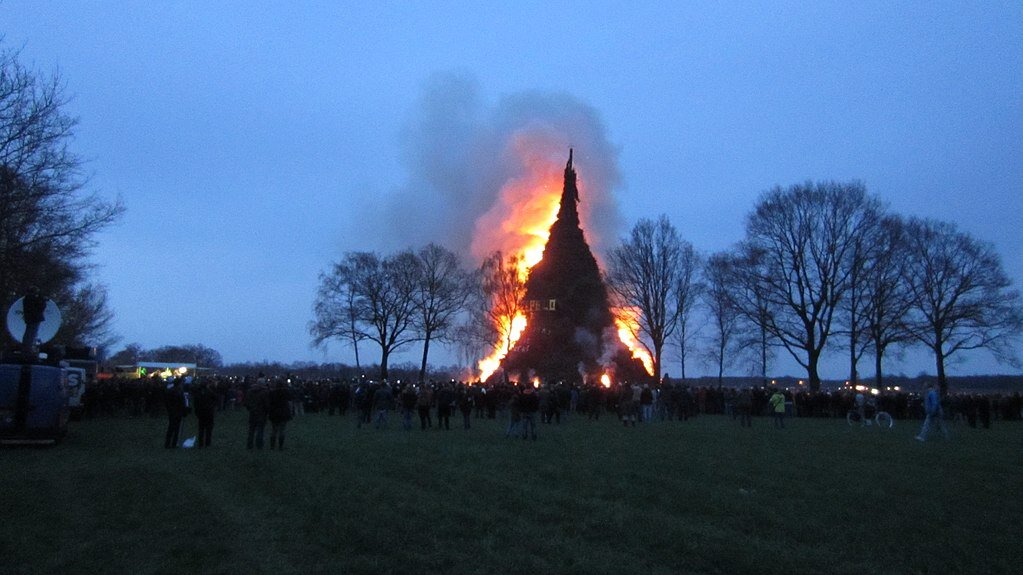 osterfeuer.jpg